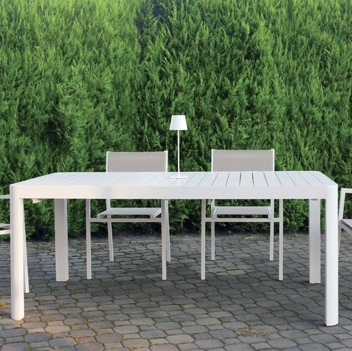 Tavolo Alluminium Table in alluminio verniciato bianco di La Seggiola