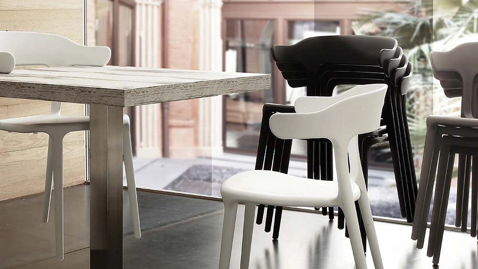 Sedia impilabile Brera in polipropilene di La Seggiola