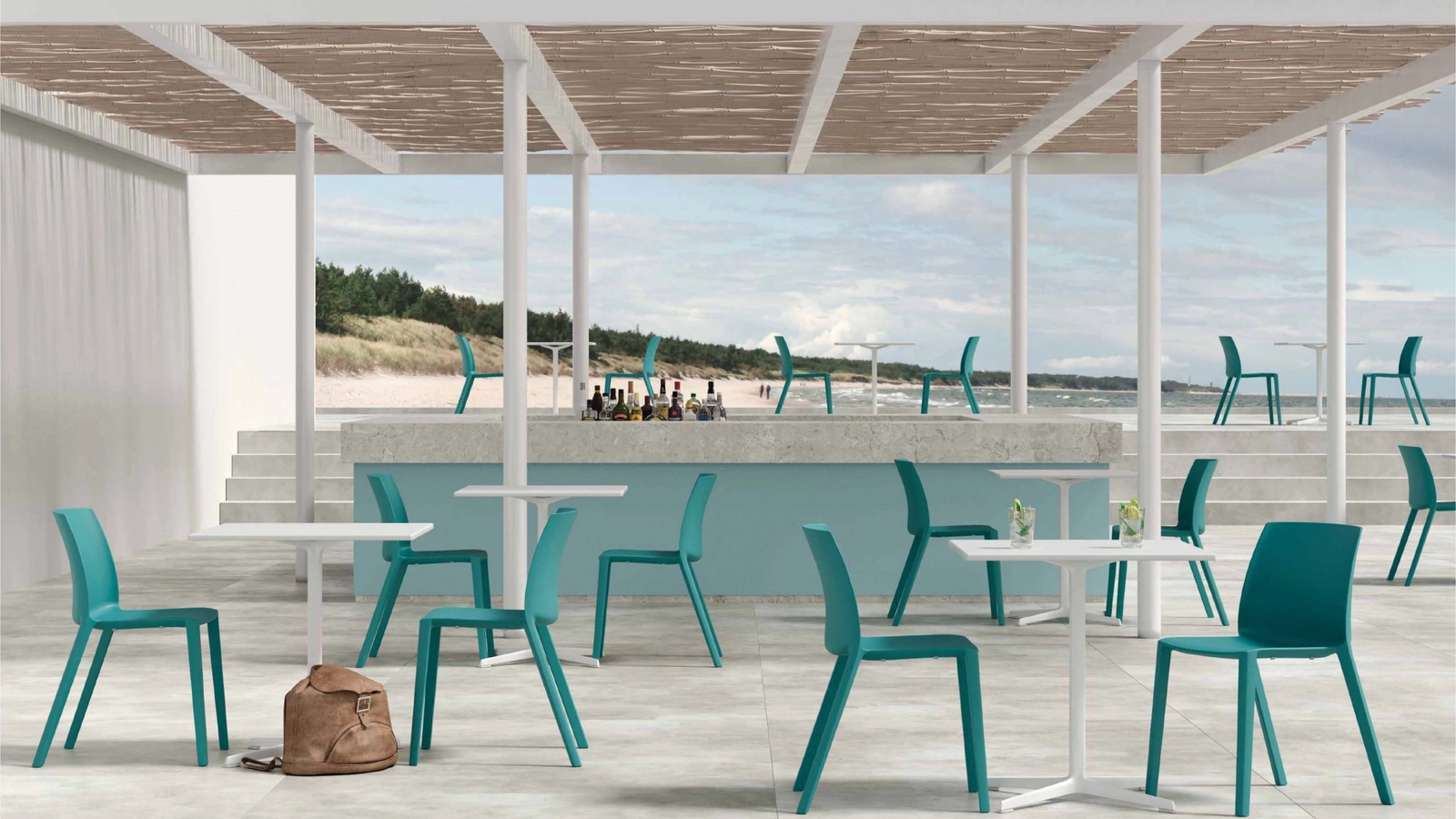 Sedia impilabile Cab in polipropilene di La Seggiola