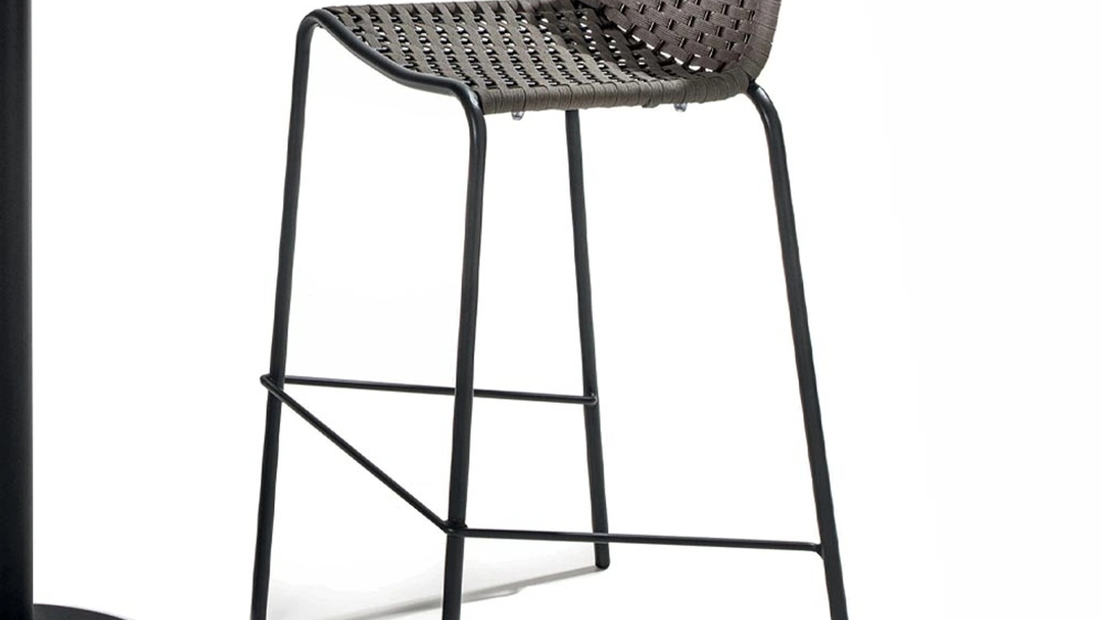 Sgabello Café de Paris in metallo zincato con seduta rivestita in corda piatta poliestere color tortora di La Seggiola