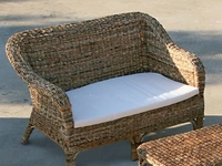 Divano Clito Mini sofà finitura intreccio di Banano naturale con cuscino in tessuto di La Seggiola