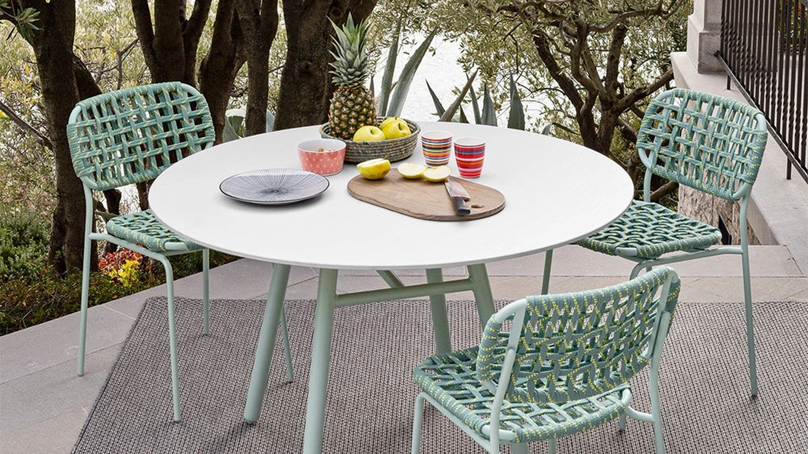 Tavolo rotondo Yo! di Connubia Outdoor