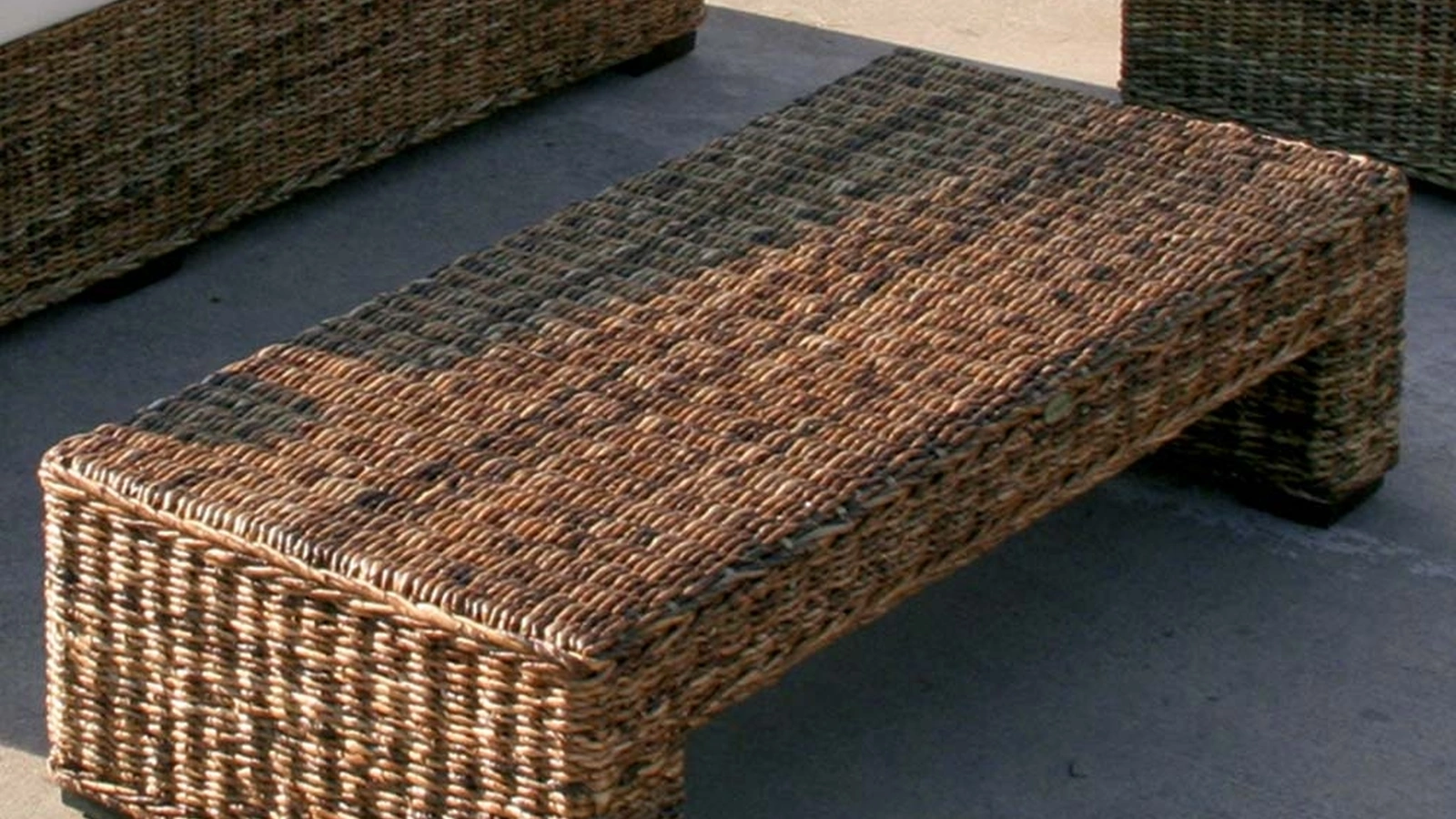 Tavolino Croco Sofà finitura intreccio di Banano naturale di La Seggiola