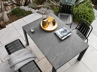 Tavolo rettangolare Dorian con top in ceramica effetto pietra di Connubia Outdoor