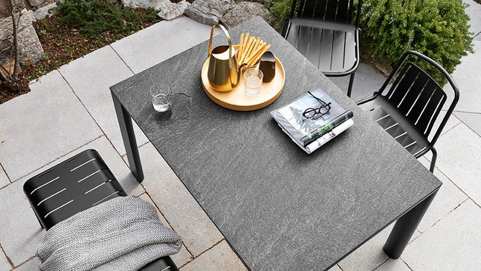 Tavolo rettangolare Dorian con top in ceramica effetto pietra di Connubia Outdoor