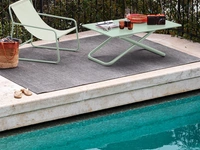 Poltroncina Lounge Easy in tela colorata con struttura in metallo di Connubia Outdoor