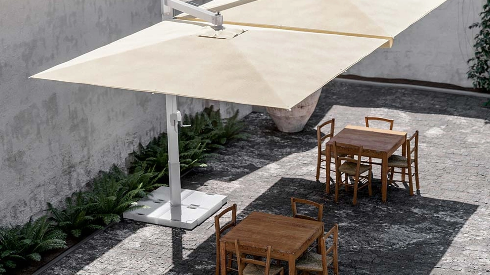 Ombrellone FLN-V in alluminio verniciato di La Seggiola