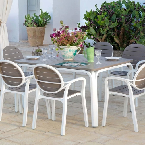 Tavolo Lauro in polipropilene bicolore di La Seggiola