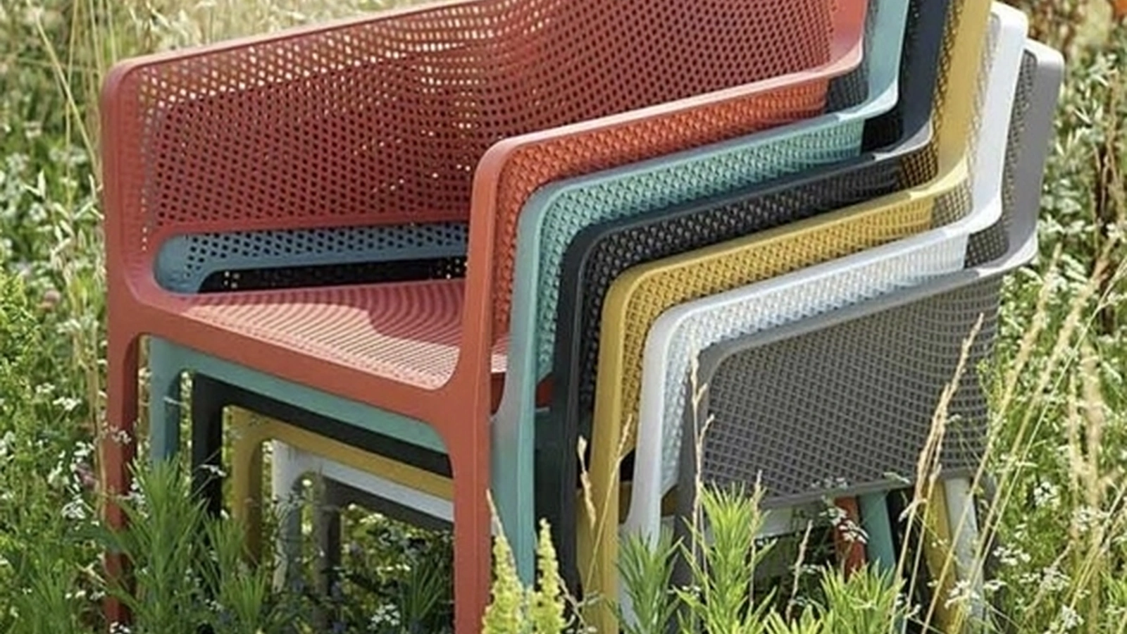 Poltroncina impilabile in polipropilene vari colori Net di Sedie Brianza