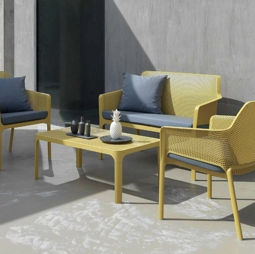 Poltroncine e divano Net in polipropilene con cuscino in tessuto imbottito di Sedie Brianza