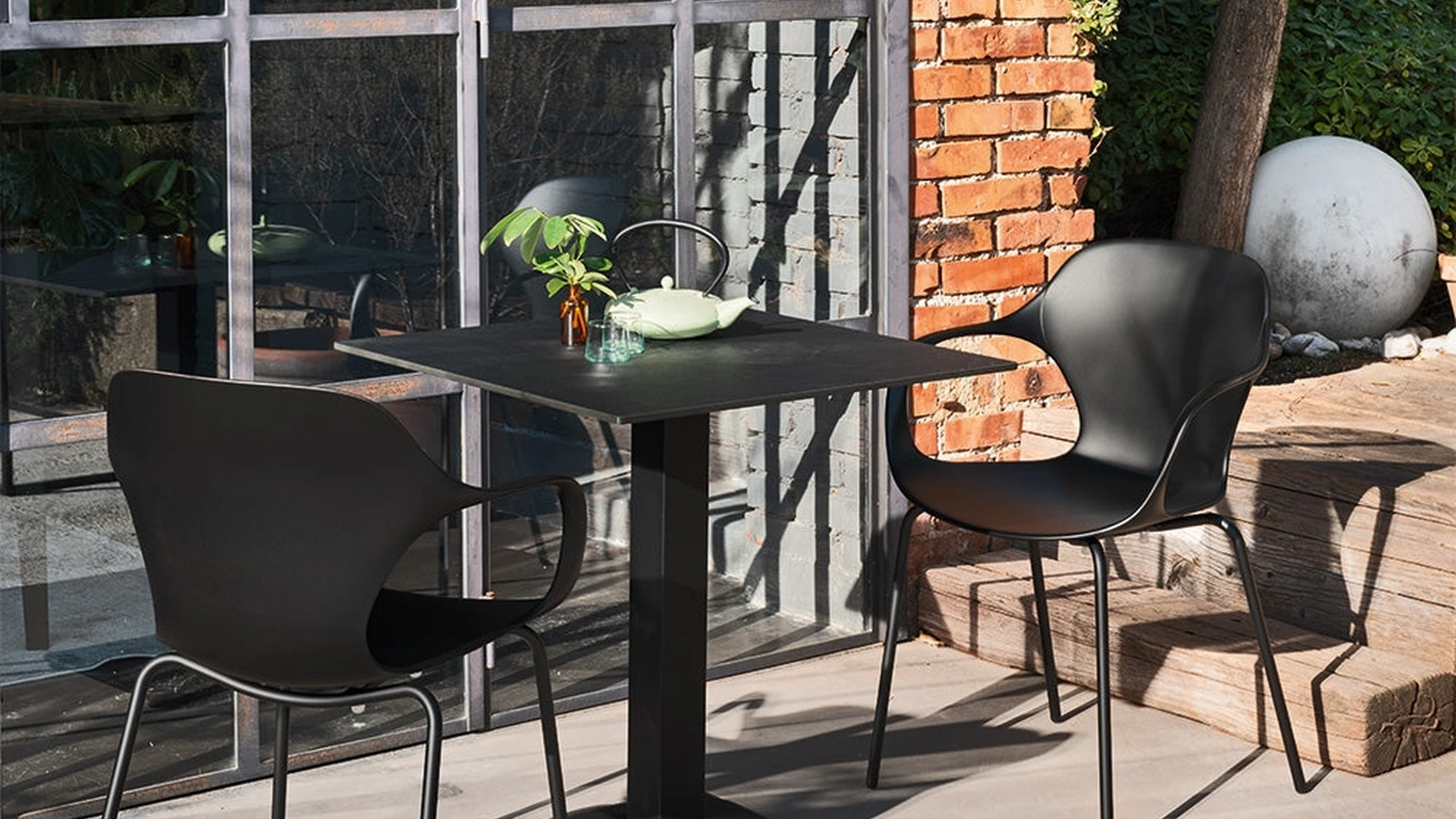 Sedia Ops! in polipropilene riciclato di Connubia Outdoor