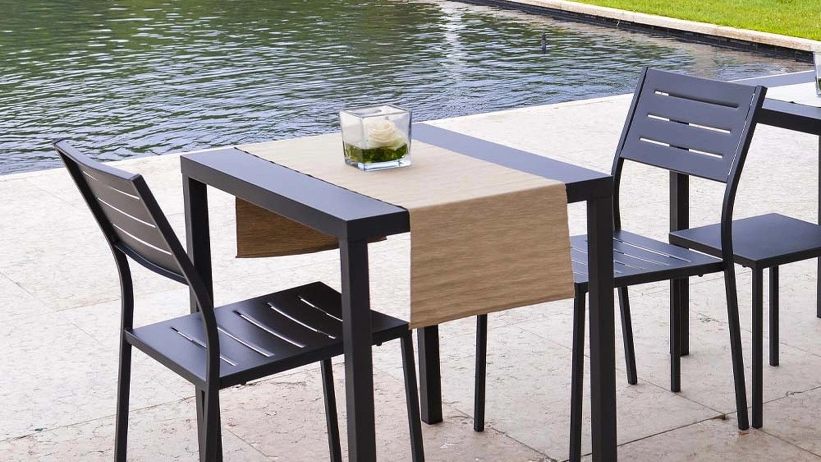 Sedia Out Metal in acciaio zincato e verniciato poliestere per esterni di La Seggiola