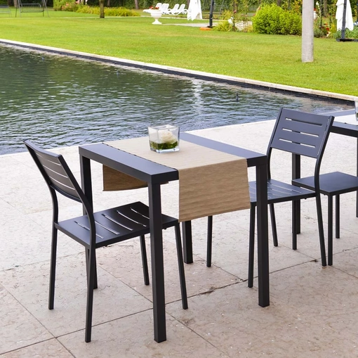 Sedia Out Metal in acciaio zincato e verniciato poliestere per esterni di La Seggiola