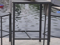 Tavolo da giardino Out Metal Tavolo Snack in acciaio zincato e verniciato di La Seggiola