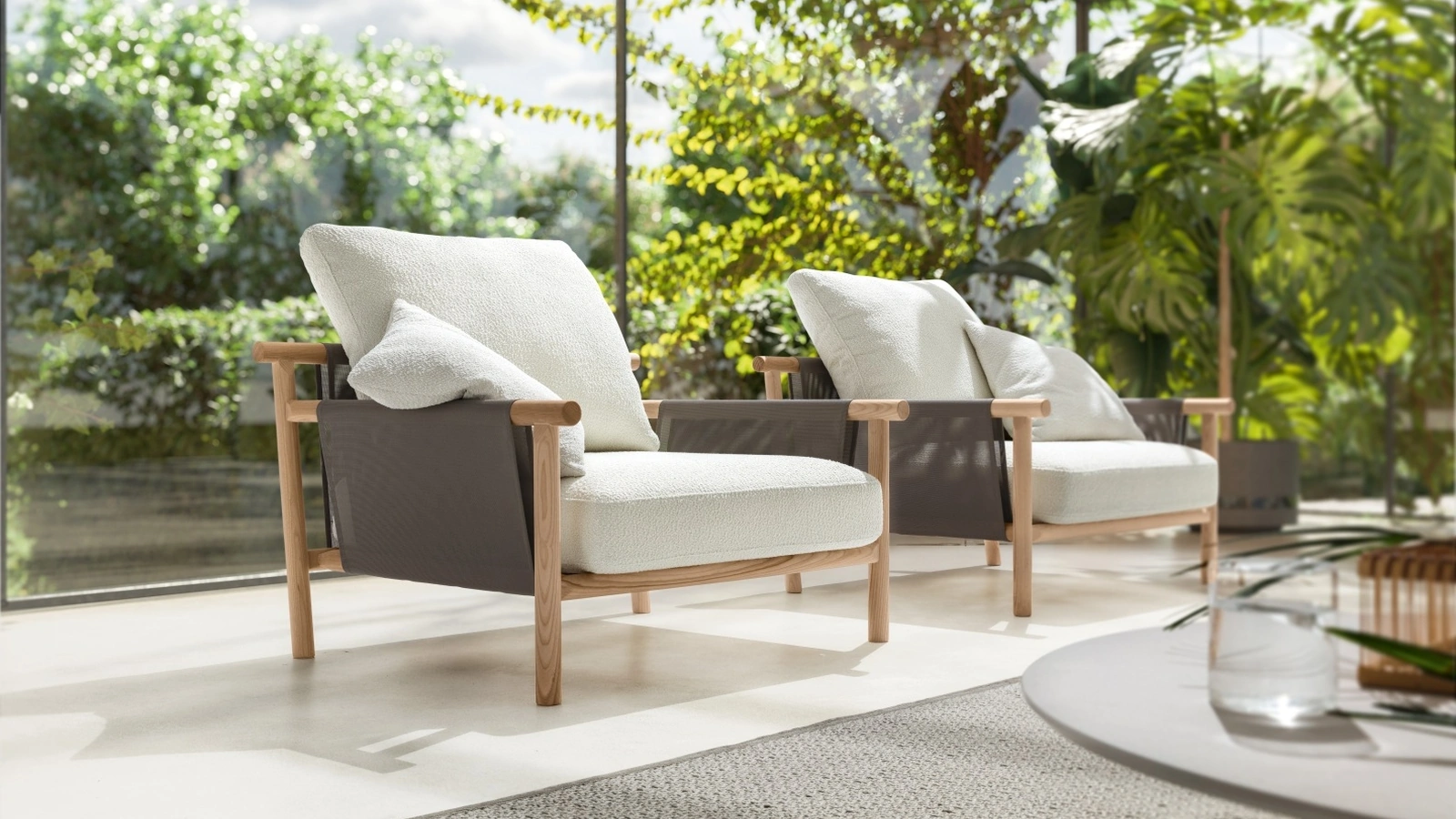 Poltrona Isamu in tessuto imbottito con struttura in legno di Ditre Italia