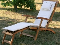 Sdraio Real Chaise Longue in legno massello di teak indonesiano con finitura olio naturale con cuscino in tesssuto imbottito di La Seggiola