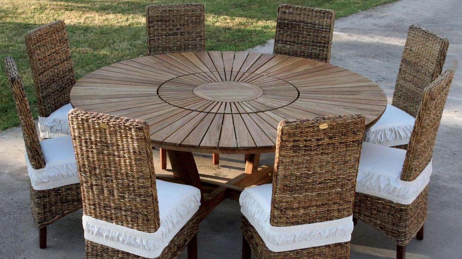 Tavolo da giardino Real Table in legno massello di teak indonesiano con finitura olio naturale di La Seggiola