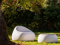 Poltrona di design Stone-P in polipropilene bianco di La Seggiola