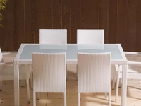 Tavolo Wicker Table in vetro bianco con struttura in alluminio rivestita in fibra di polipropilene intrecciata a mano di La Seggiola