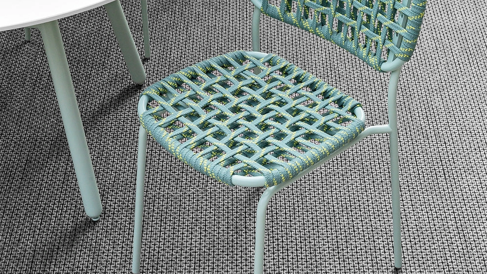 Sedia intrecciata Yo! di Connubia Outdoor