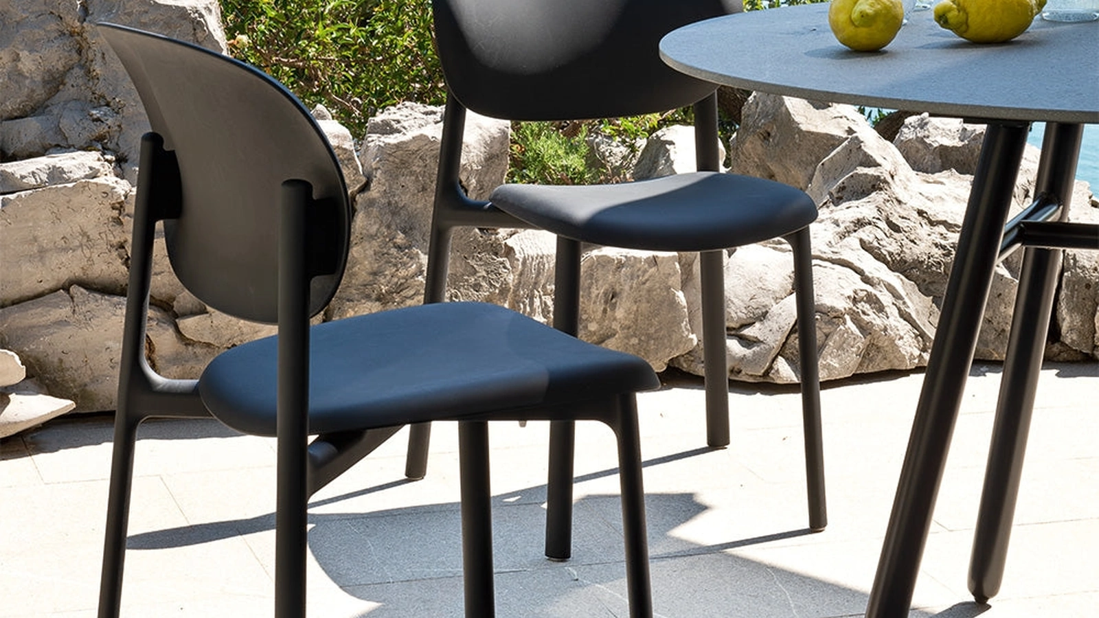 Sedia impilabile Zero di Connubia Outdoor