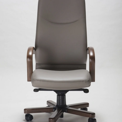 Poltrona Direzionale con schienale alto Doge in pelle e legno su ruote di Sedie Brianza