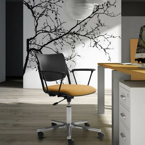 Seduta Operativa Lime-D in polipropilene con seduta imbottita e base in metallo regolabile in altezza di Sedie Brianza