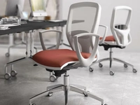 Sedia Operativa Mix con seduta in tessuto imbottito e schienale in rete tecnica in polipropilene con base in acciaio regolabile in altezza di Sedie Brianza