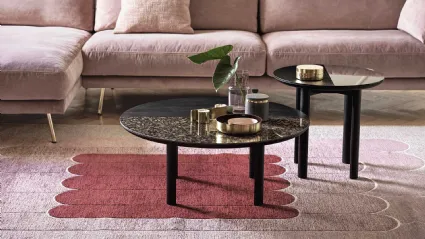 Tavolino rotondo con struttura in legno di frassino laccato, ii top è realizzato in due diversi materiali abbinati Bam 02 di Calligaris