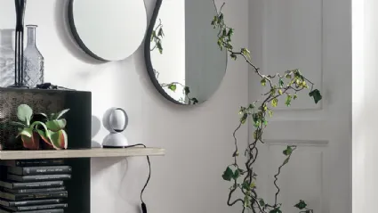 Specchio moderno in metallo verniciato Drop Specchiere di Target Point