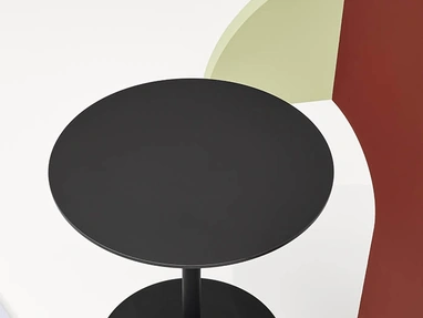 Tavolino Flink Table in acciaio Nero goffrato di Infiniti