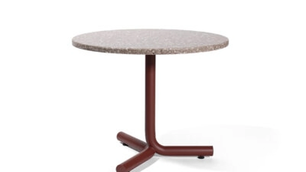 Tavolino Jit 3 Legs On The Floor di Infiniti