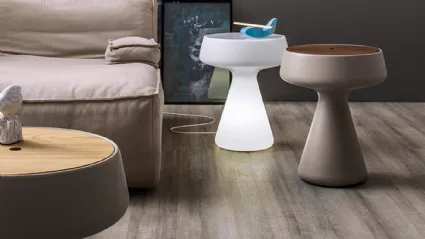 Tavolino di design in polietilene con top in plastica o legno Maki di Tonin Casa