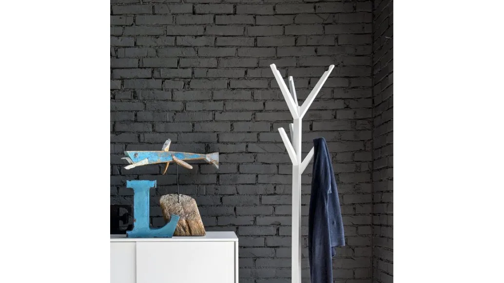 Appendiabilti dalla struttura in legno massello Memorabilia di Calligaris