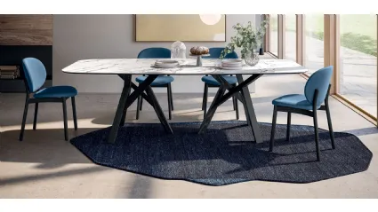 Tappeto a due colori con forma irregolare che ricorda una roccia Roche di Calligaris