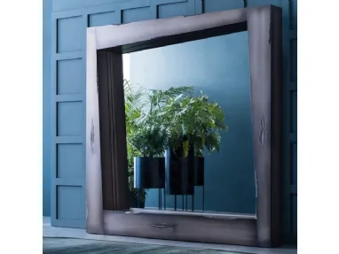 Specchiera Look con cornice in finitura laccato silverblack di Adriani e Rossi