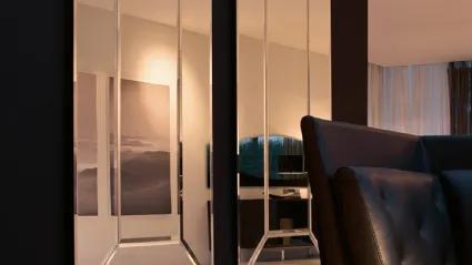 Specchio elegante e raffinato con bisello smussato Constantia di Tonin Casa