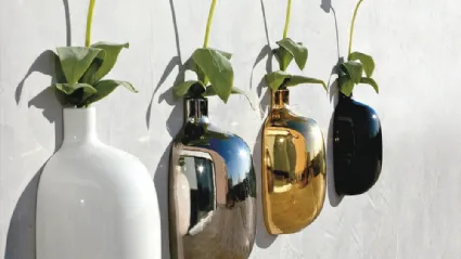 Vaso da muro di design in ceramica Tromba Fifty di Adriani e Rossi