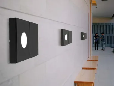 Lampada Domino da parete con quadrati neri con o senza luce componibili di Cattaneo