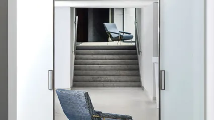Porta per interni Aria scorrevole in Vetro Bianco e alluminio di Effebiquattro