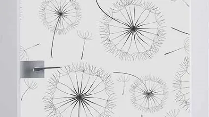 Porta con disegni a battente in cristallo Crea di Effebiquattro