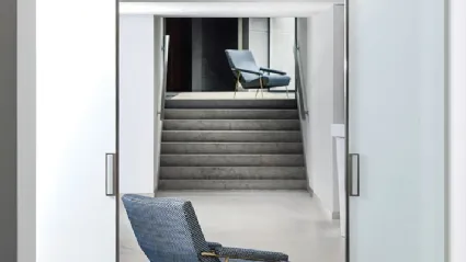 Porta per interni Aria scorrevole in Vetro Bianco con telaio in alluminio di Effebiquattro