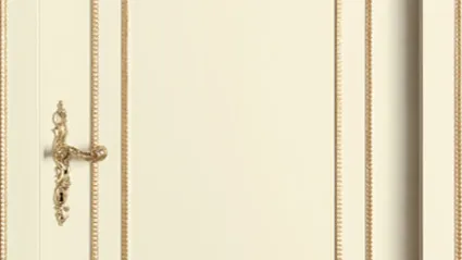Porta battente con finiture dorate Gilda di Effebiquattro