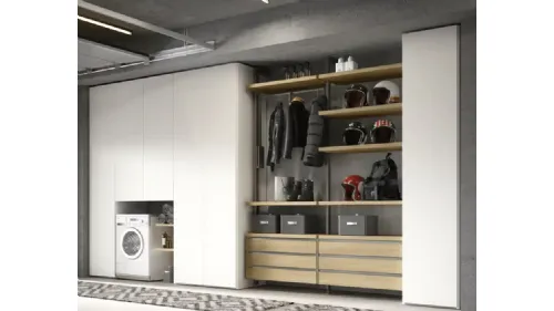 Cabina armadio Virgo V326 tra due armadi con ante battenti di Moretti Compact Giorno Notte