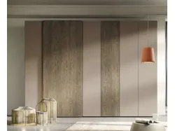 Armadio con ante battenti e scorrevoli Libeccio Combinato C258 in melaminico e legno di Moretti Compact Giorno Notte