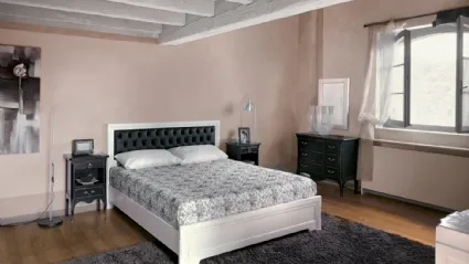 Letto in legno con testiera in pelle trapuntata Desiree di Tonin Casa