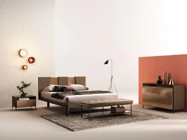 Letto in legno con testieracon inserti in laccato metallizzato F02 Cliff e Beta di Mercantini