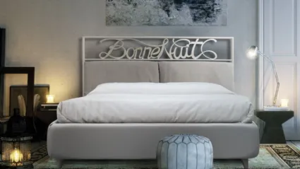 Letto in tessuto imbottito con testiera con scritta in ferro battuto Elise di Florentiabed