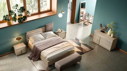 Letto in legno con testiera parzialmente rivestita con due pannelli in tessuto G03 Mondrian Pad e Delta Box di Mercantini