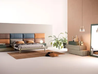 Letto con testiera in tessuto imbottito e giroletto con comodini integrati in legno M03 Puzzle e Beta di Mercantini